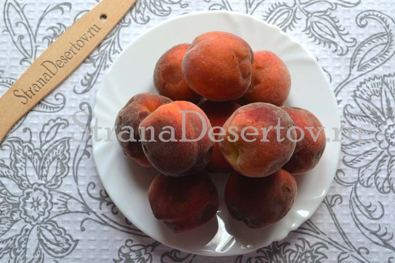 спелые персики